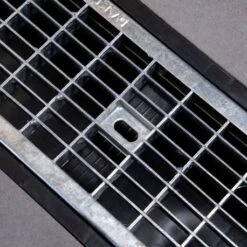 Promos Maison & Terrasse Boutique -Promos Maison & Terrasse Boutique systeme de blocage des grilles de caniveaux pour caniveau standard 130 1