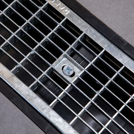 Système De Blocage Des Grilles De Caniveaux Pour Caniveau Standard 130 4 Système De Blocage Des Grilles De Caniveaux Pour Caniveau Standard 130 – Image 3